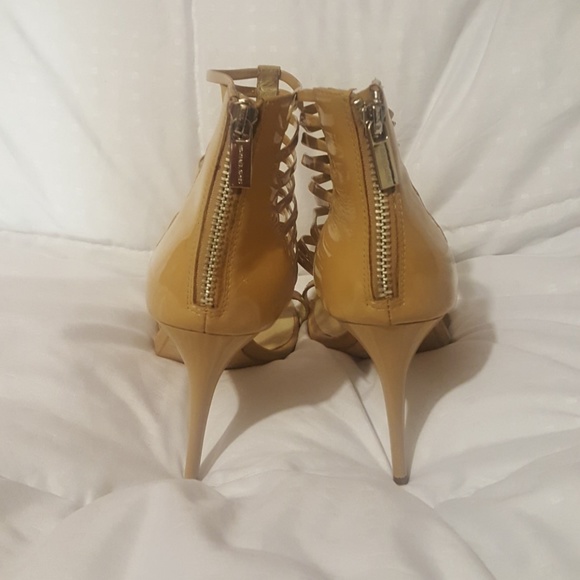 Michael Kors Tan Heels - Picture 3 of 5